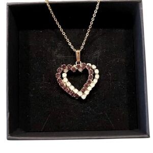 Gorgeous double heart necklace. Gold tone